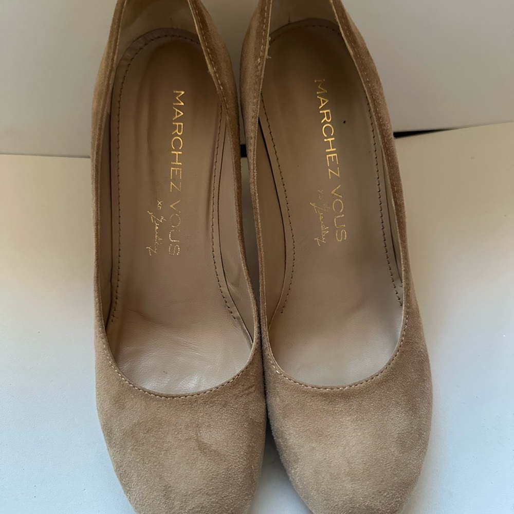 Women's Tan Suede Pumps
